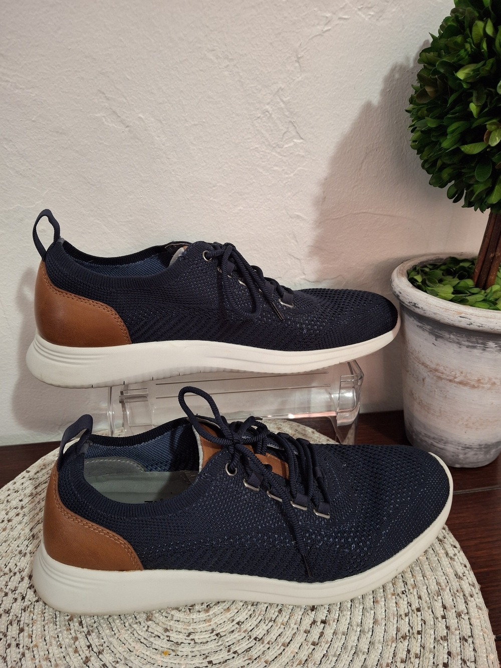Men's Johnston & Murphy Navy Knit Sneakers Size 9.